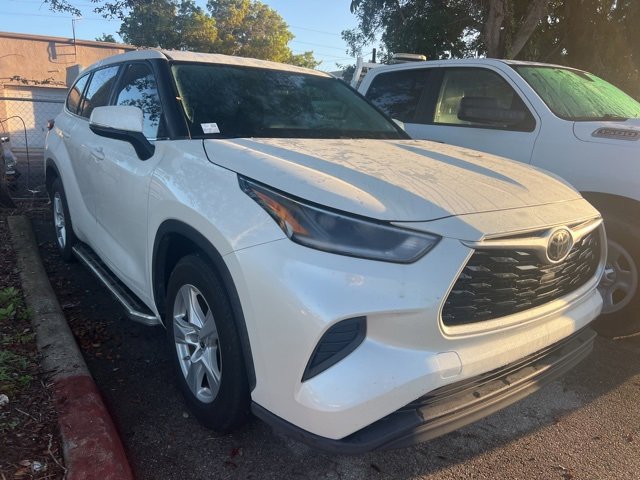 2021 Toyota Highlander L photo 3