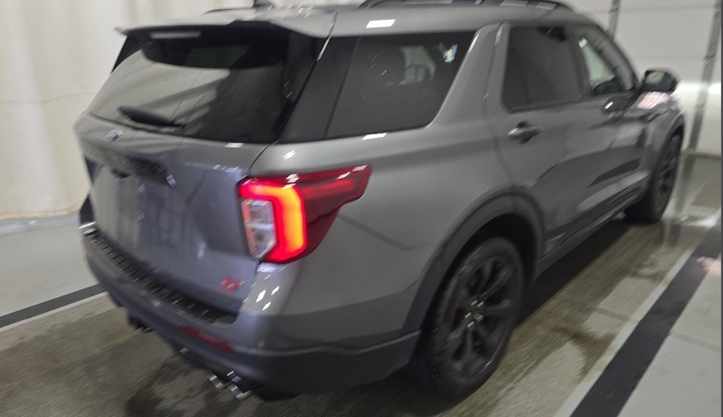 2022 Ford Explorer ST photo 2