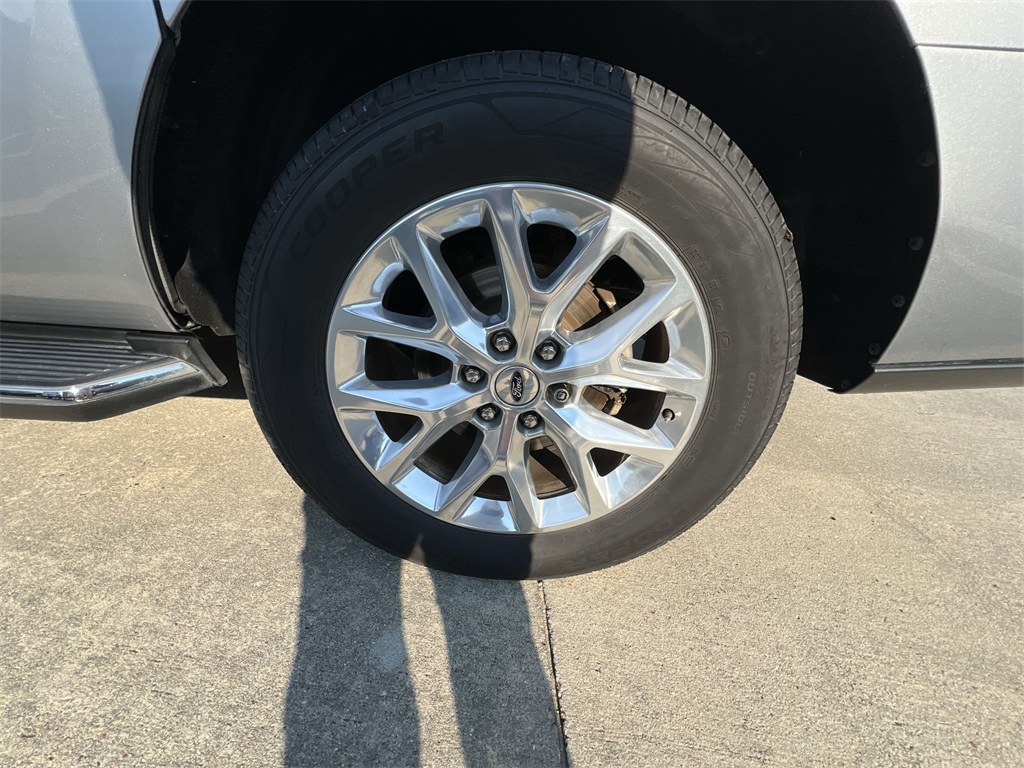 2021 Ford Expedition MAX XLT photo 19