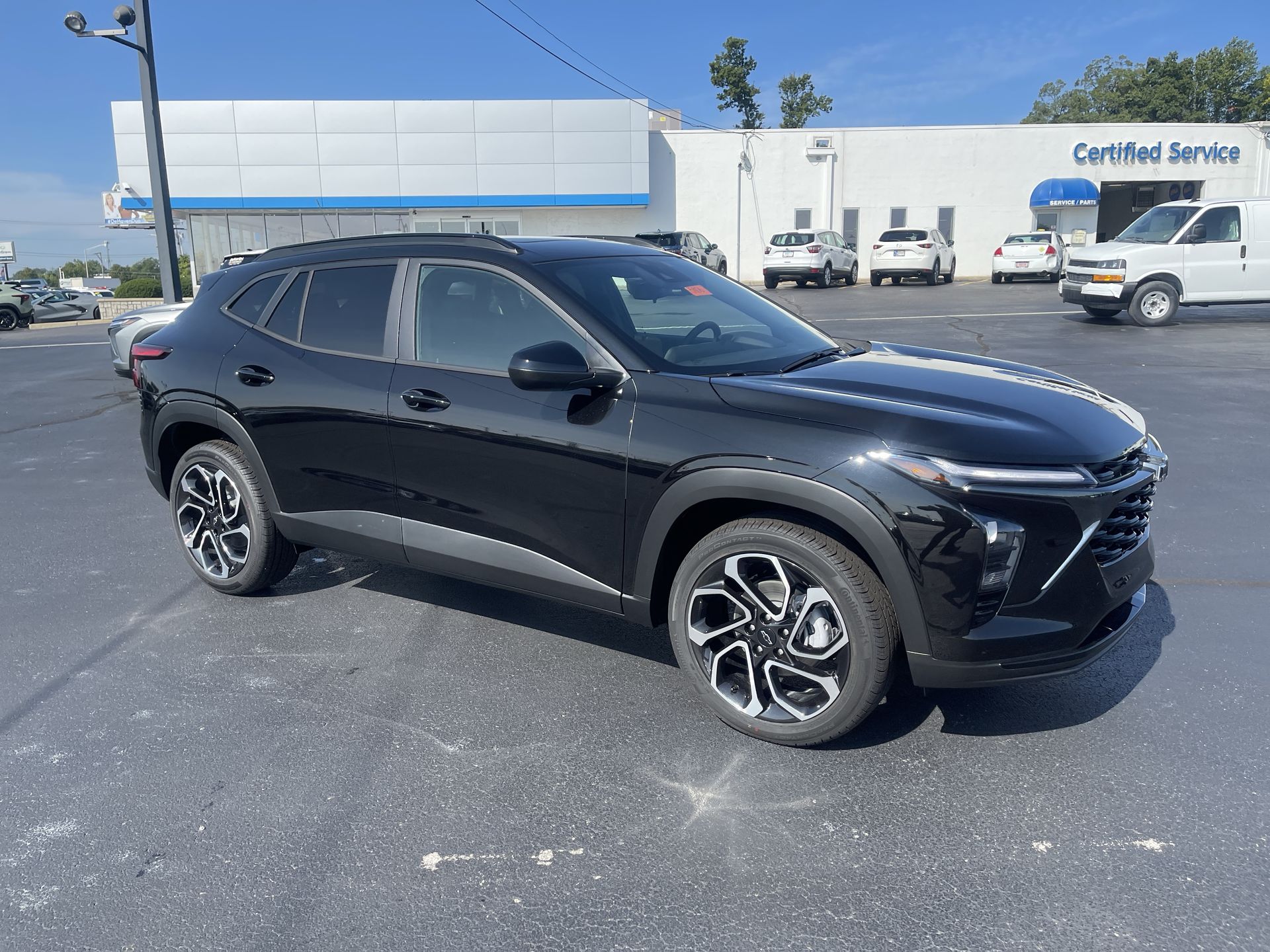 2025 Chevrolet Trax photo 2