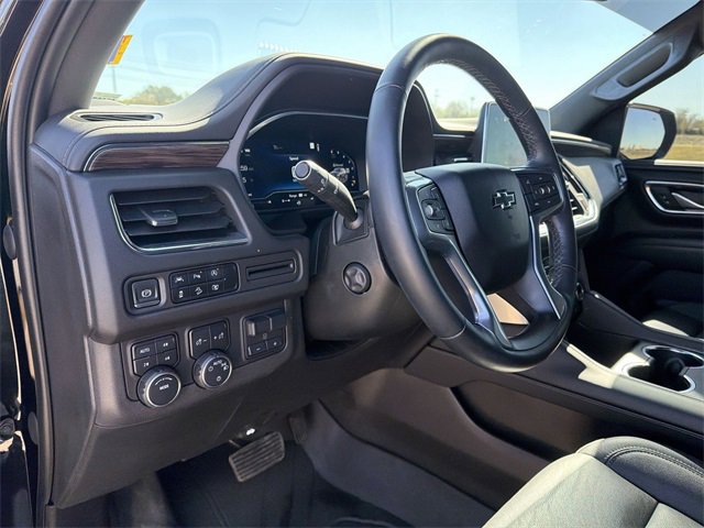 2023 Chevrolet Suburban Z71 photo 2