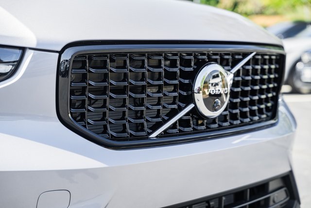2026 Volvo XC40 Plus photo 12