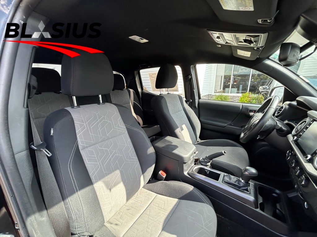 2023 Toyota Tacoma TRD Off-Road photo 12