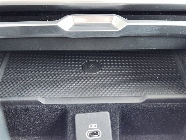 2025 Land Rover Range Rover SE photo 14