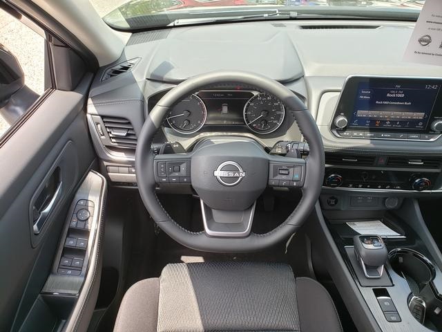 2025 Nissan Rogue SV photo 12