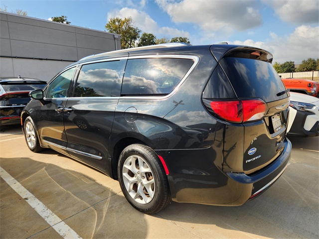 2020 Chrysler Pacifica Limited photo 3