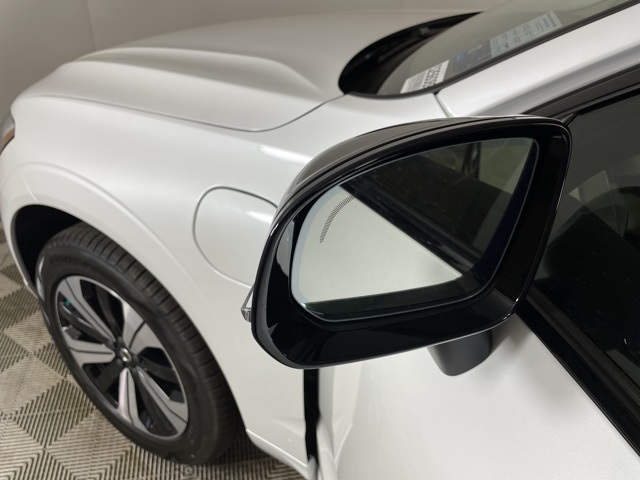 2025 Volvo XC60 T8 Plus photo 13
