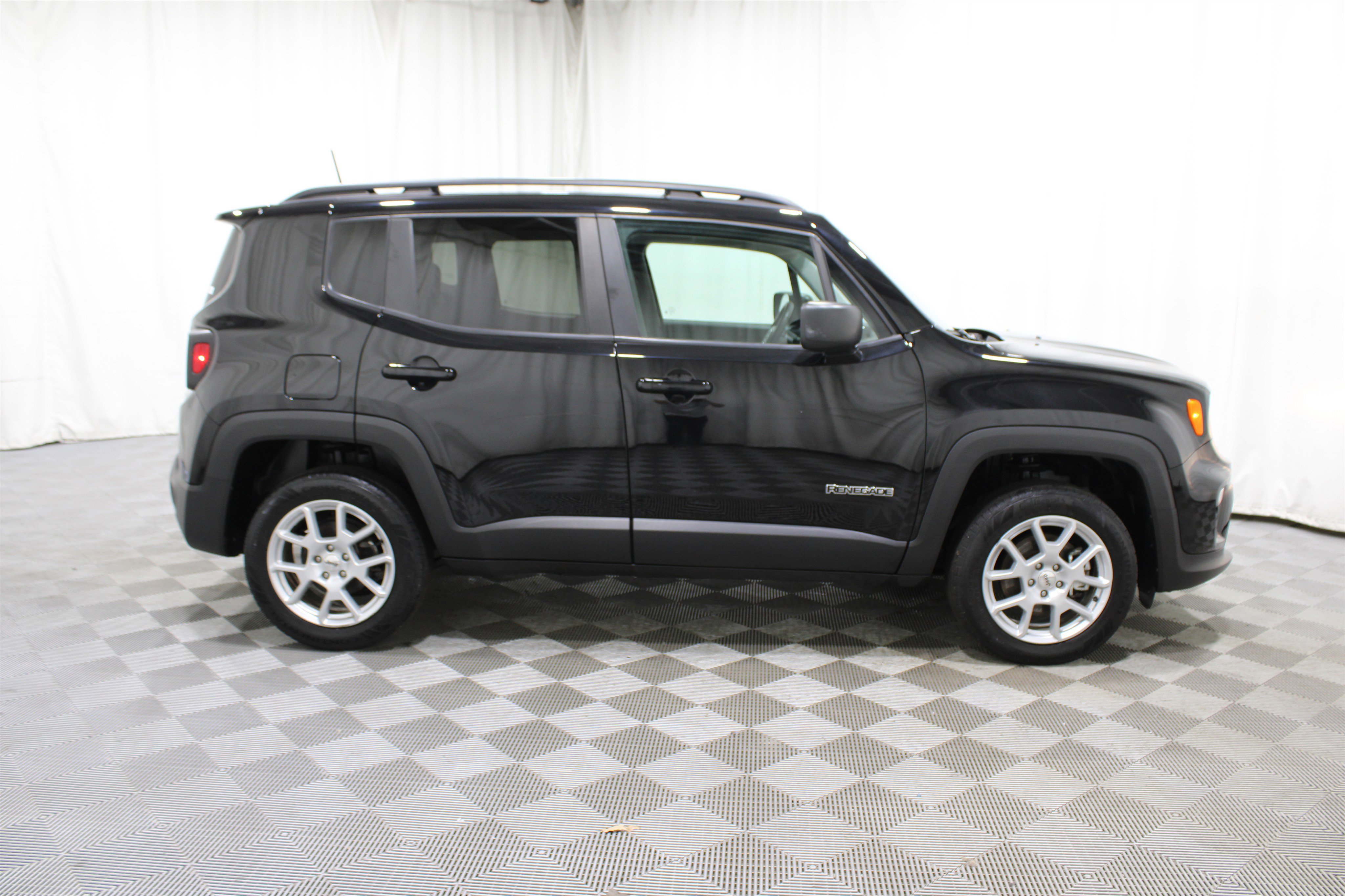 2022 Jeep Renegade Latitude photo 2