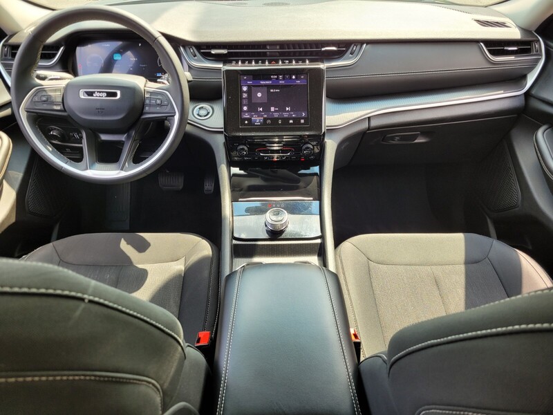 2023 Jeep Grand Cherokee Laredo photo 12