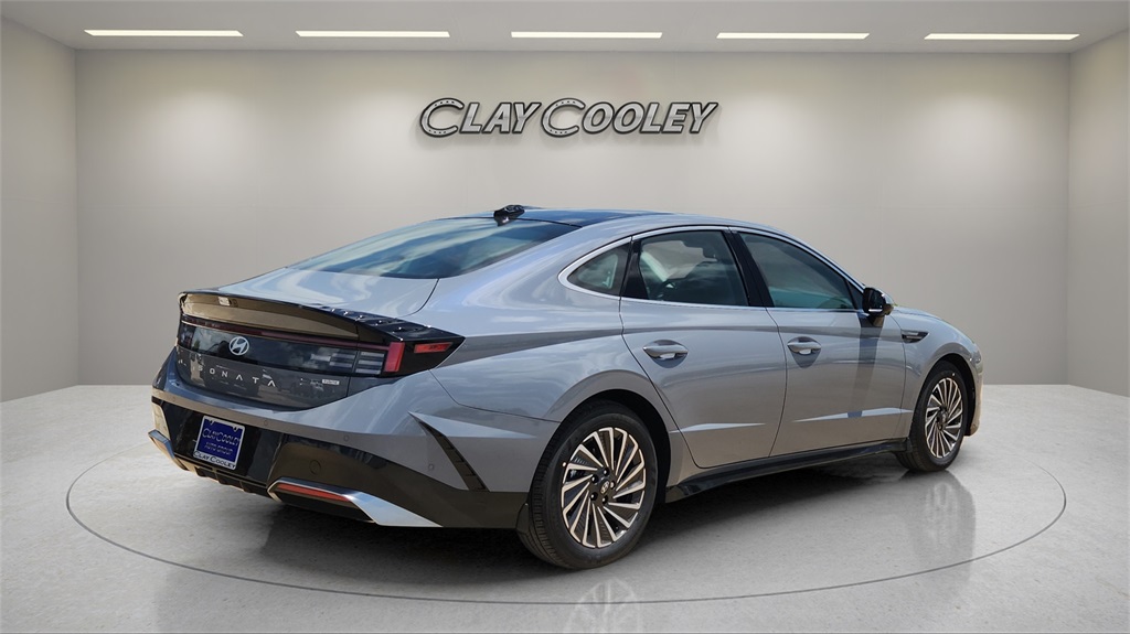 2025 Hyundai Sonata Hybrid Limited photo 3