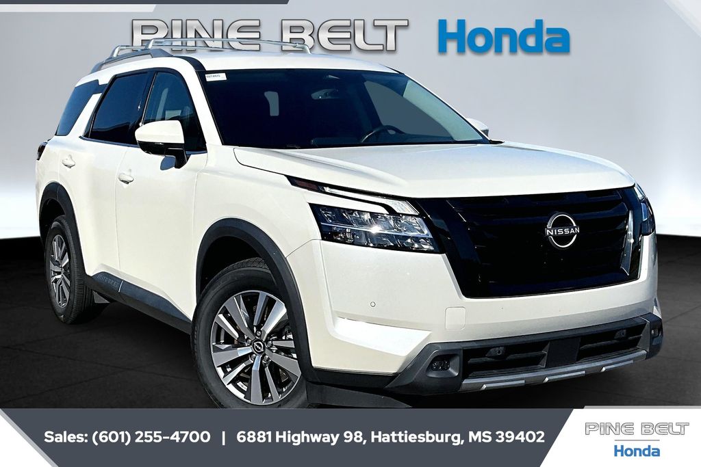 2023 Nissan Pathfinder SL's photo