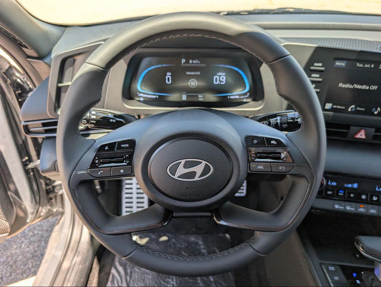 2025 Hyundai Elantra SEL Sport photo 13