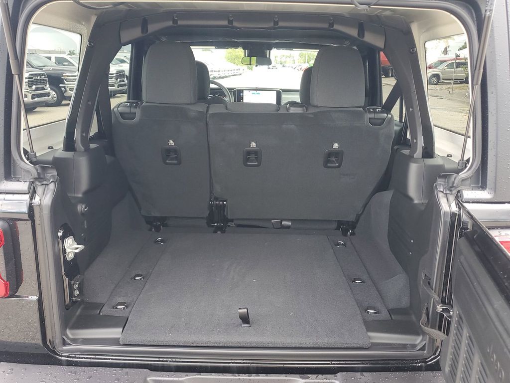 2025 Jeep Wrangler photo 22