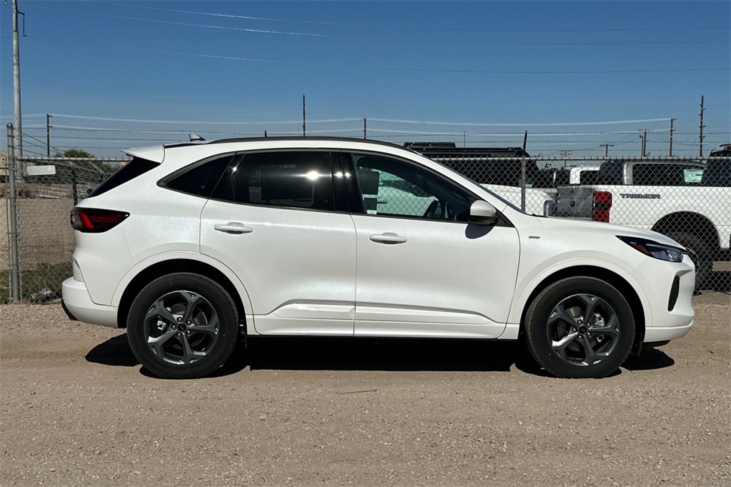 2024 Ford Escape ST-Line Select photo 2