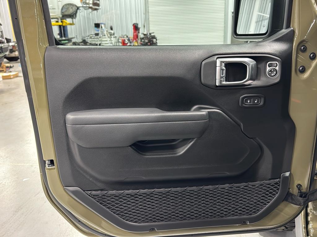 2025 Jeep Wrangler Willys photo 19