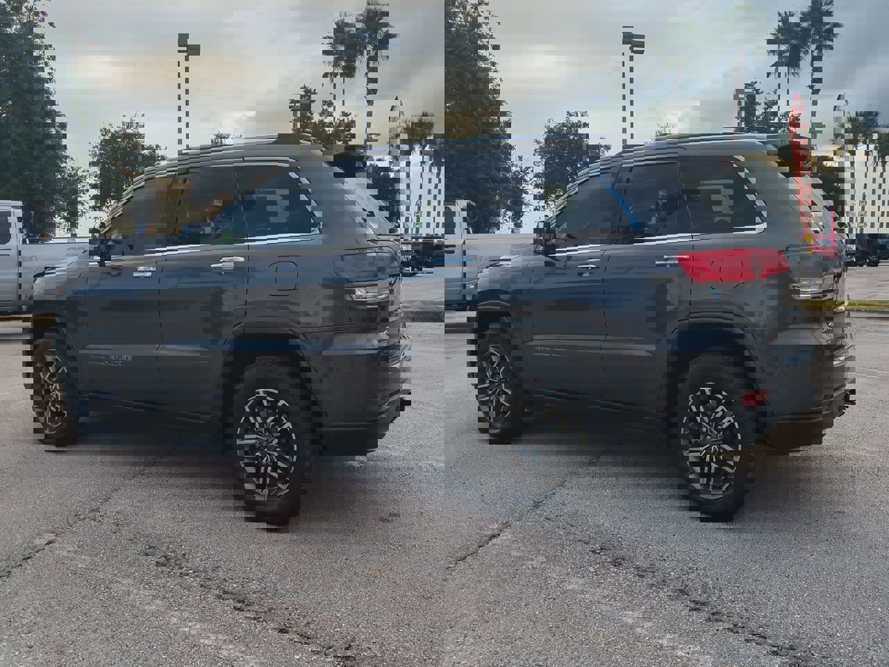 2019 Jeep Grand Cherokee Limited photo 4