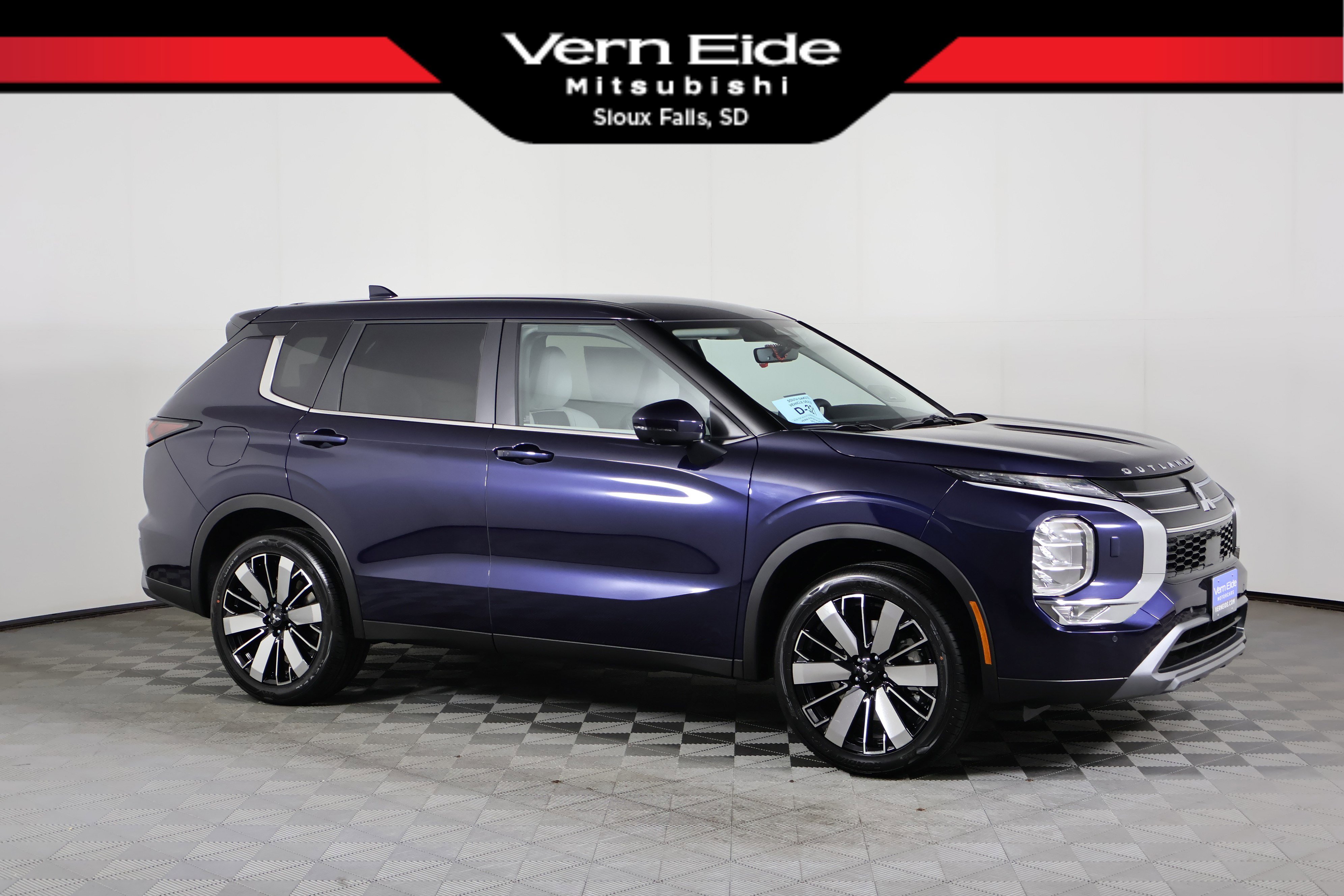 2026 Mitsubishi Outlander SE's photo