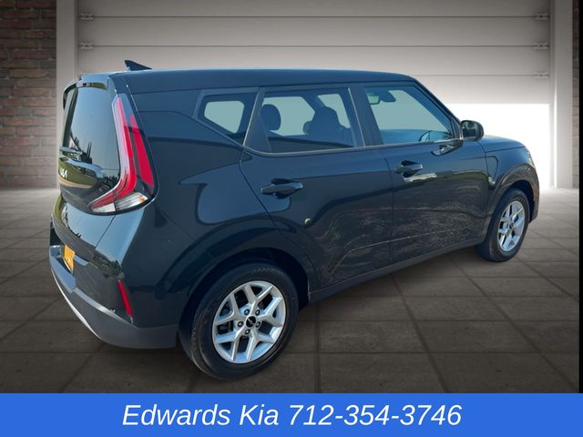 2024 Kia Soul LX photo 3