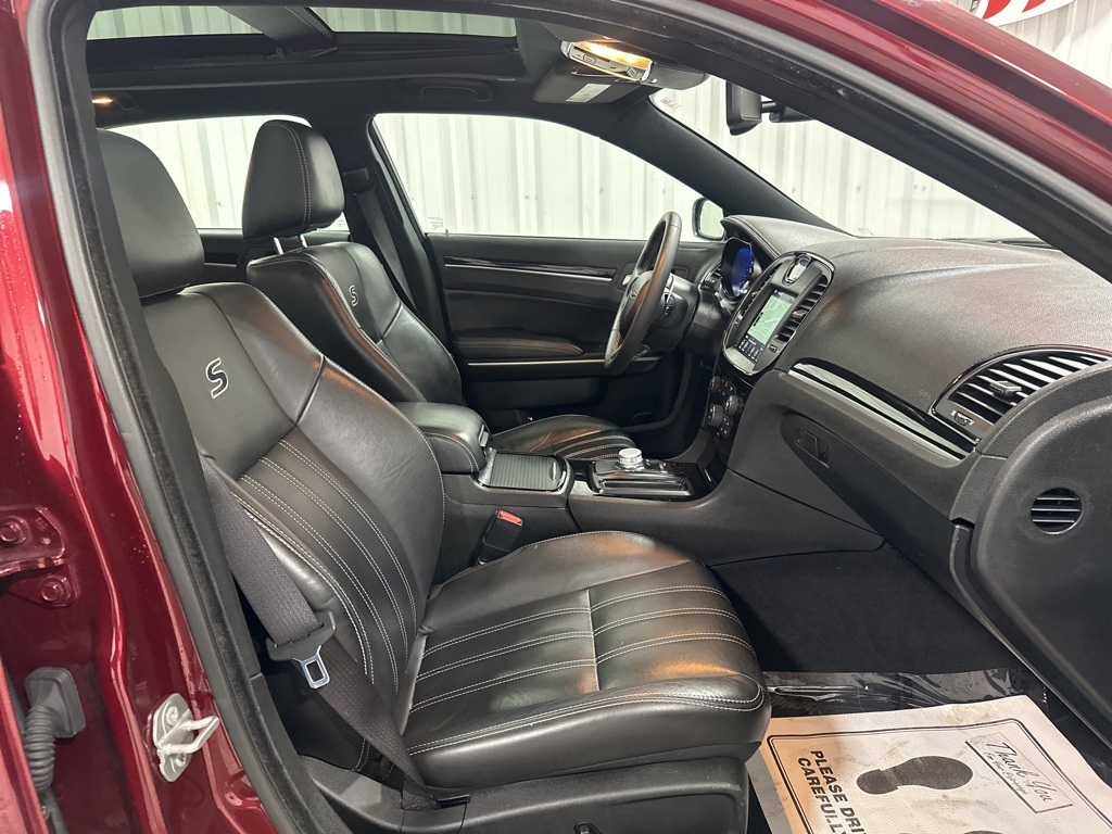 2022 Chrysler 300 S photo 24