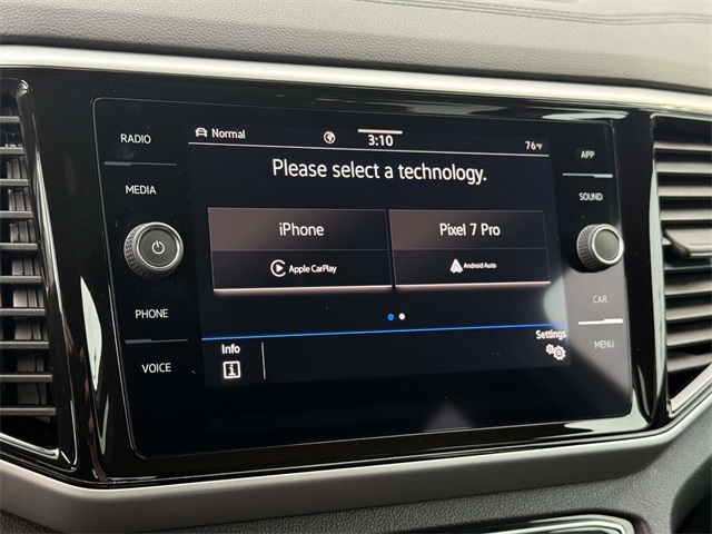 2022 Volkswagen Atlas Cross Sport V6 SE Technology photo 2