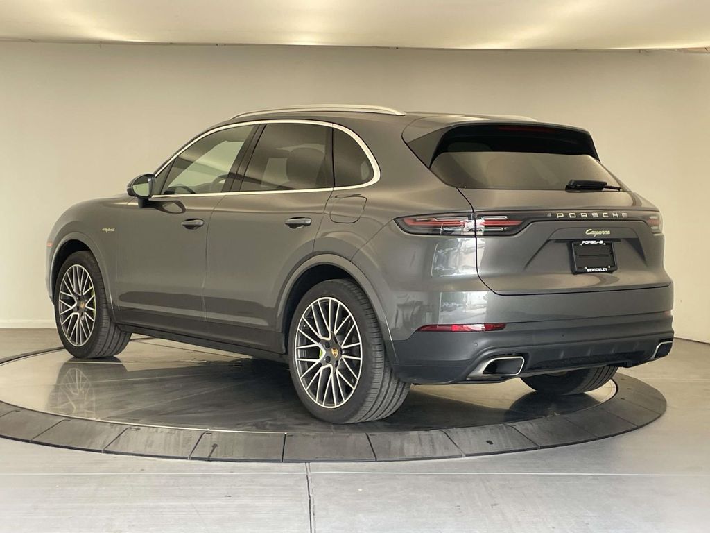 2022 Porsche Cayenne E-Hybrid Base photo 3