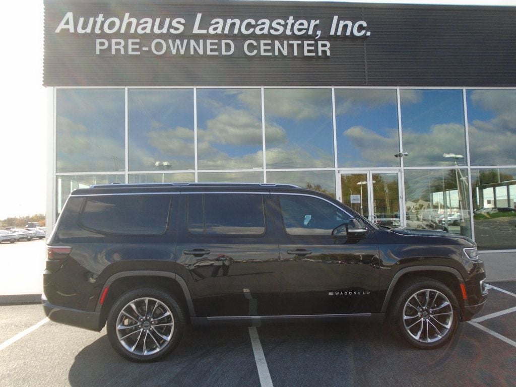 2022 Jeep Wagoneer Series III's photo