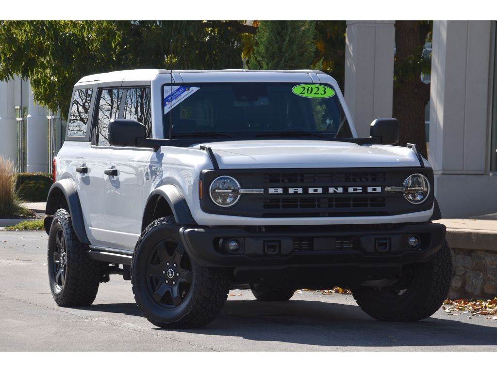 2023 Ford Bronco 4-Door Black Diamond's photo