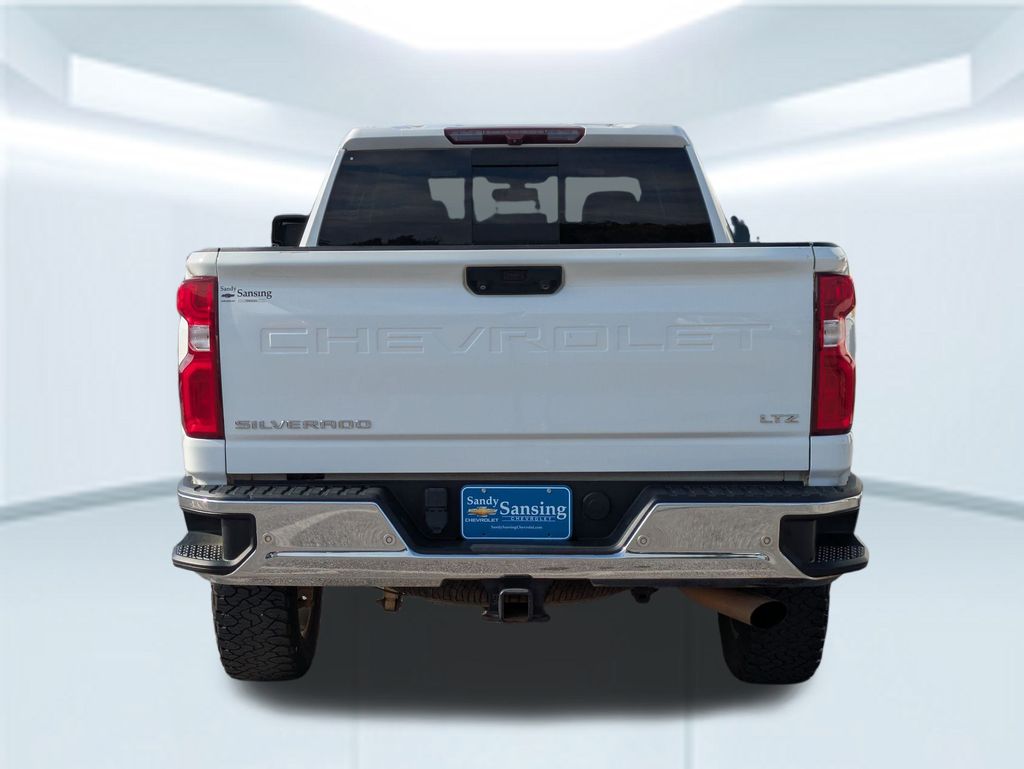 2021 Chevrolet Silverado 2500HD LTZ photo 3