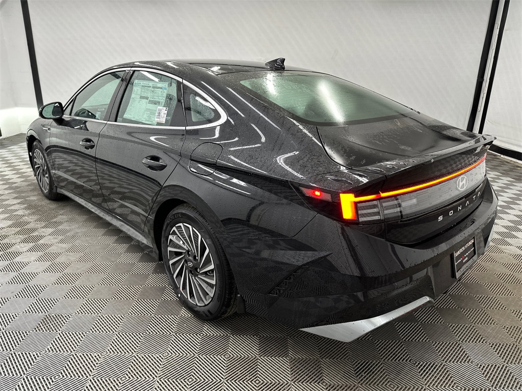 2025 Hyundai Sonata Hybrid SE photo 3