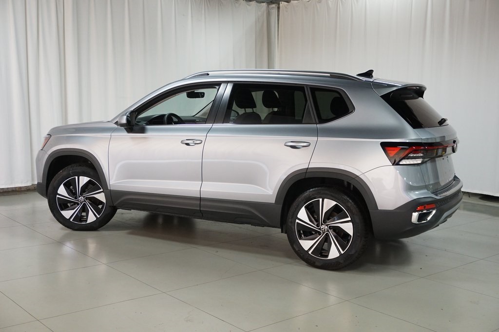 2025 Volkswagen Taos SE photo 7