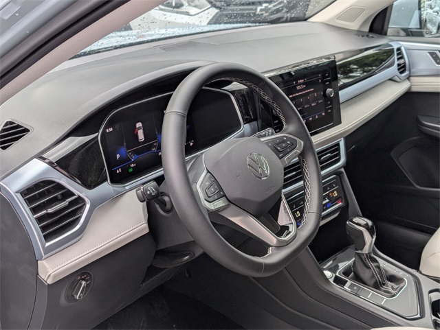 2025 Volkswagen Taos SE photo 6