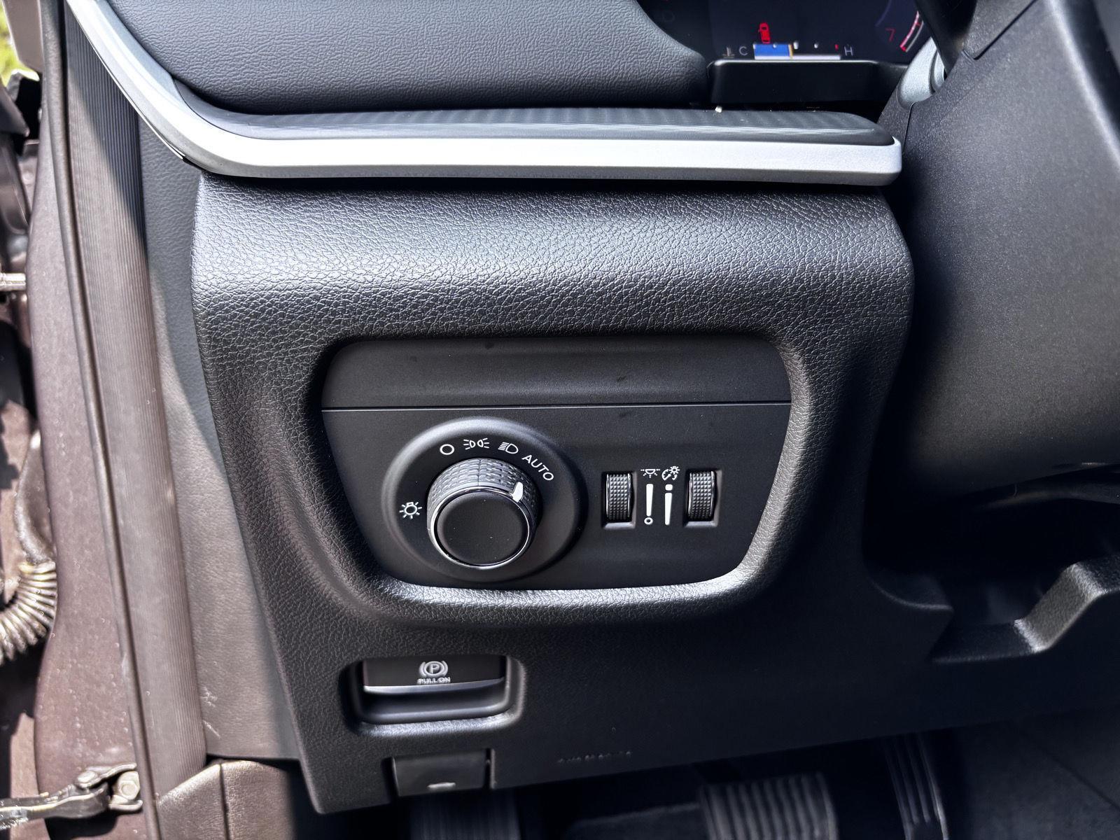 2025 Jeep Grand Cherokee Laredo photo 14
