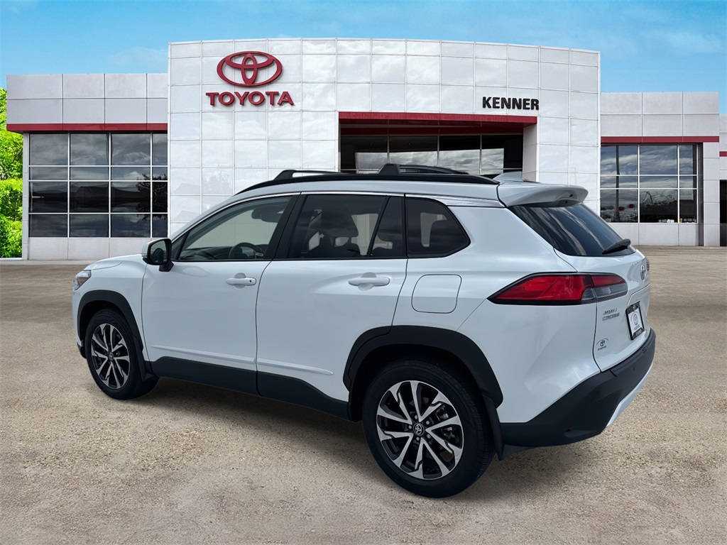 2024 Toyota Corolla Cross XLE photo 3