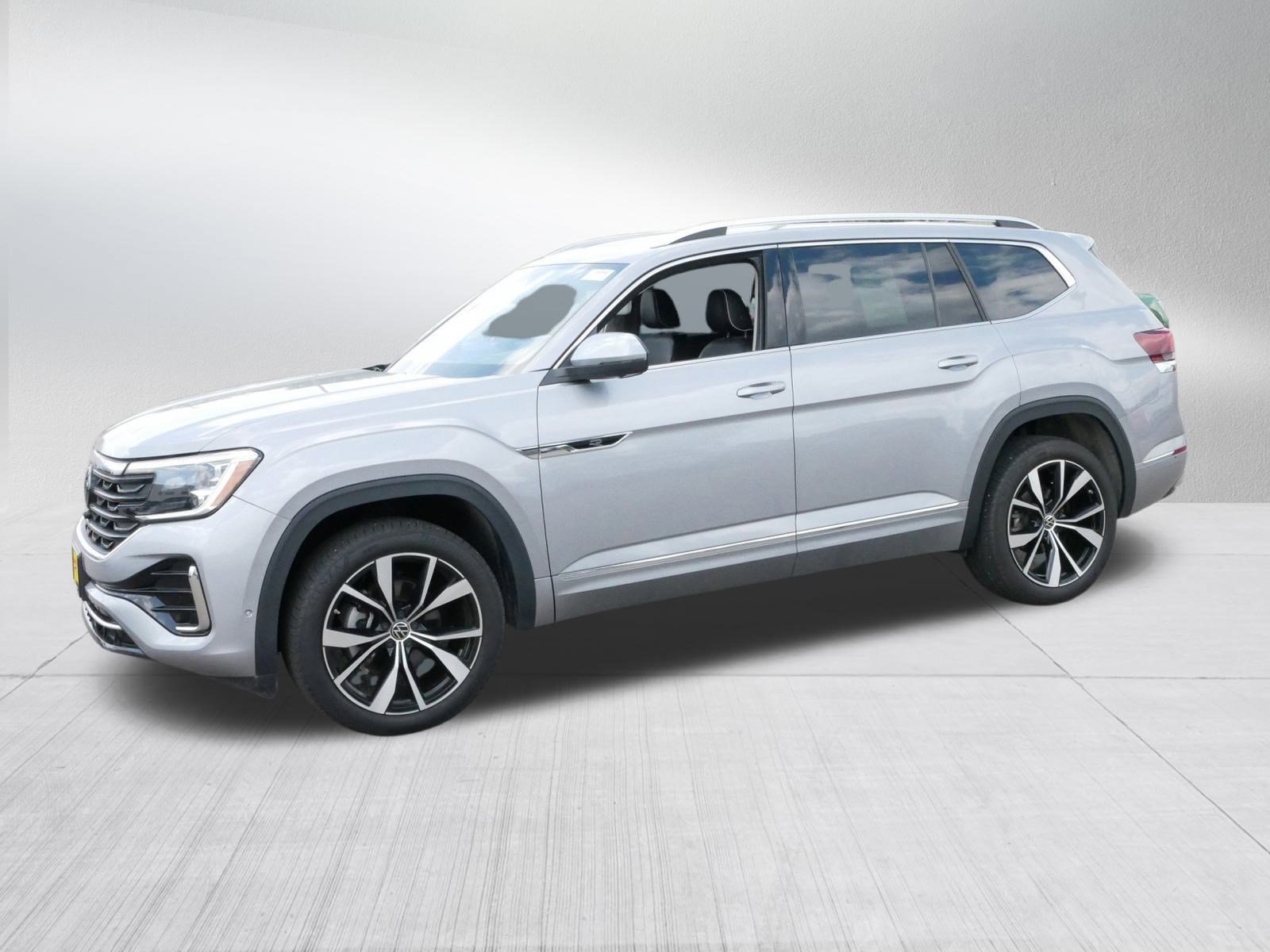 2024 Volkswagen Atlas SEL Premium R-Line photo 3