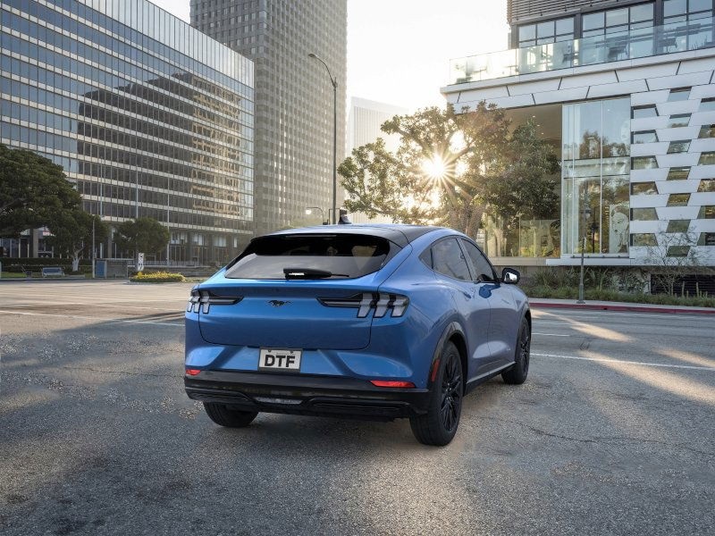 2025 Ford Mustang Mach-E Premium photo 9