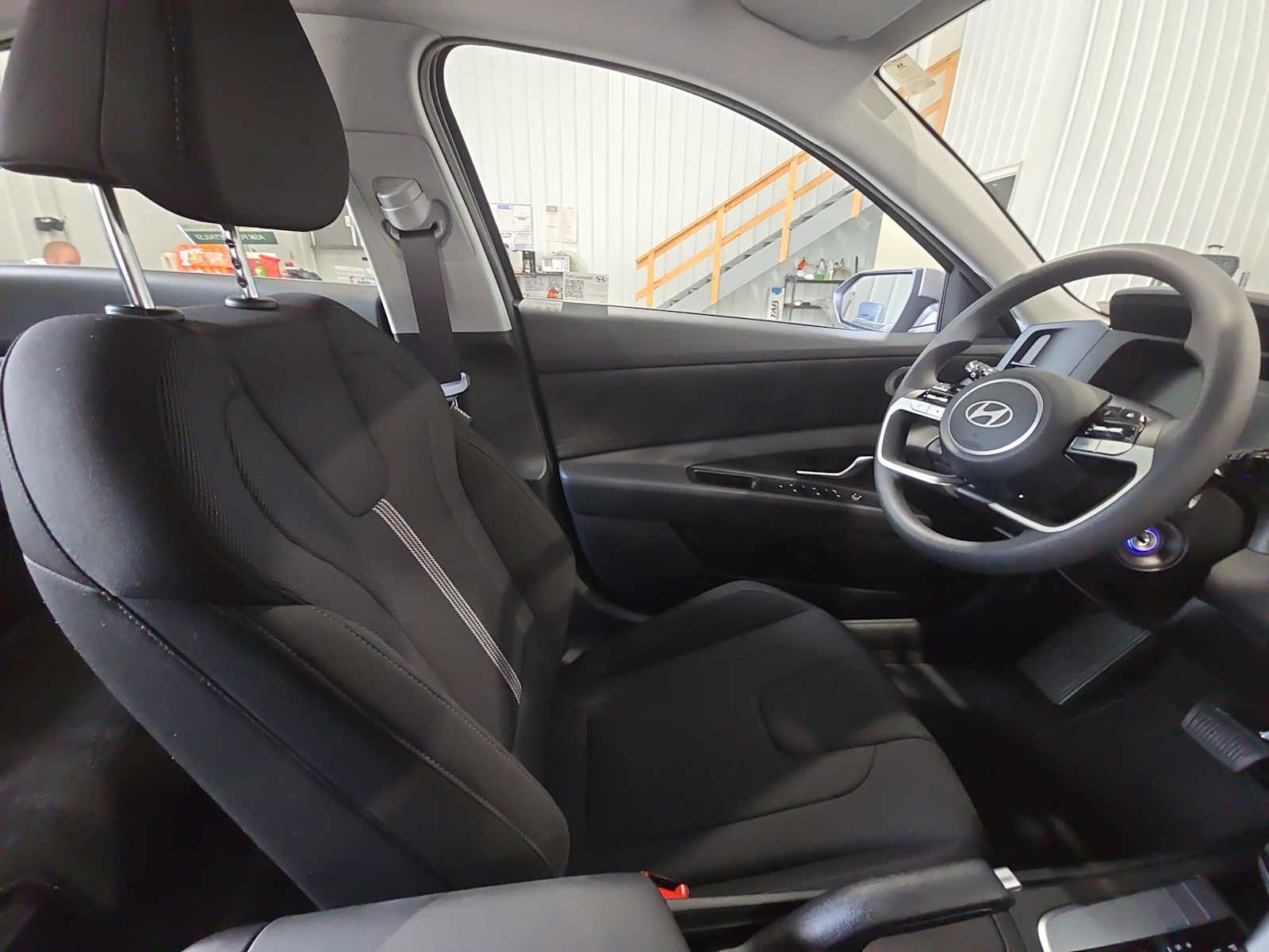 2025 Hyundai Elantra SE photo 10