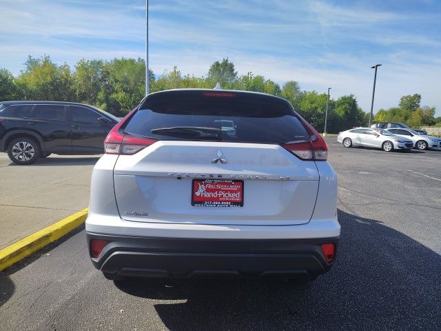 2022 Mitsubishi Eclipse Cross ES photo 4