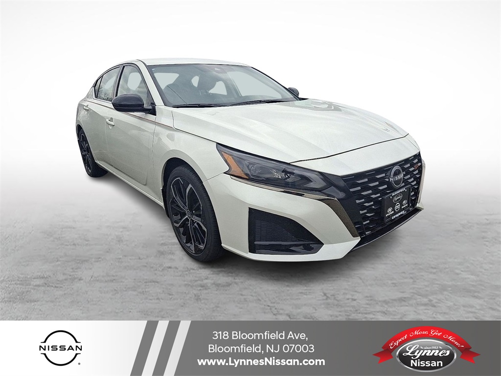 2025 Nissan Altima SR's photo