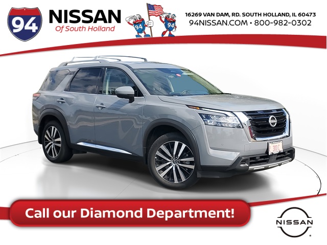 2024 Nissan Pathfinder Platinum's photo