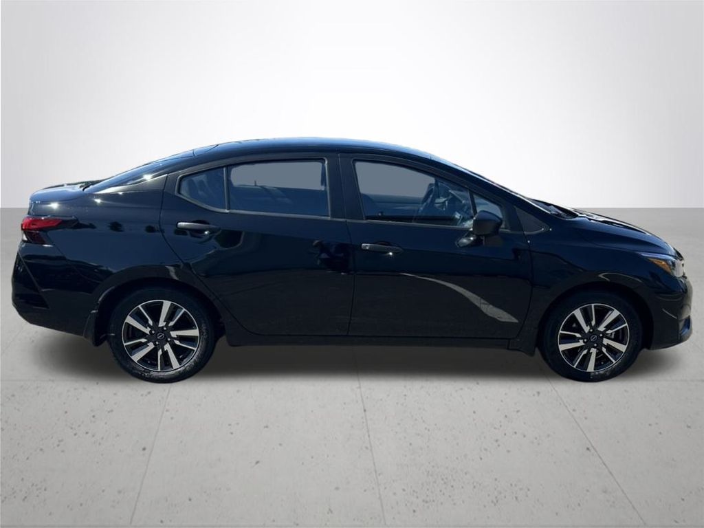 2025 Nissan Versa 1.6 S photo 6