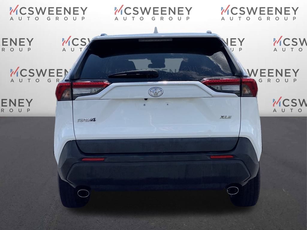 2022 Toyota RAV4 XLE photo 3