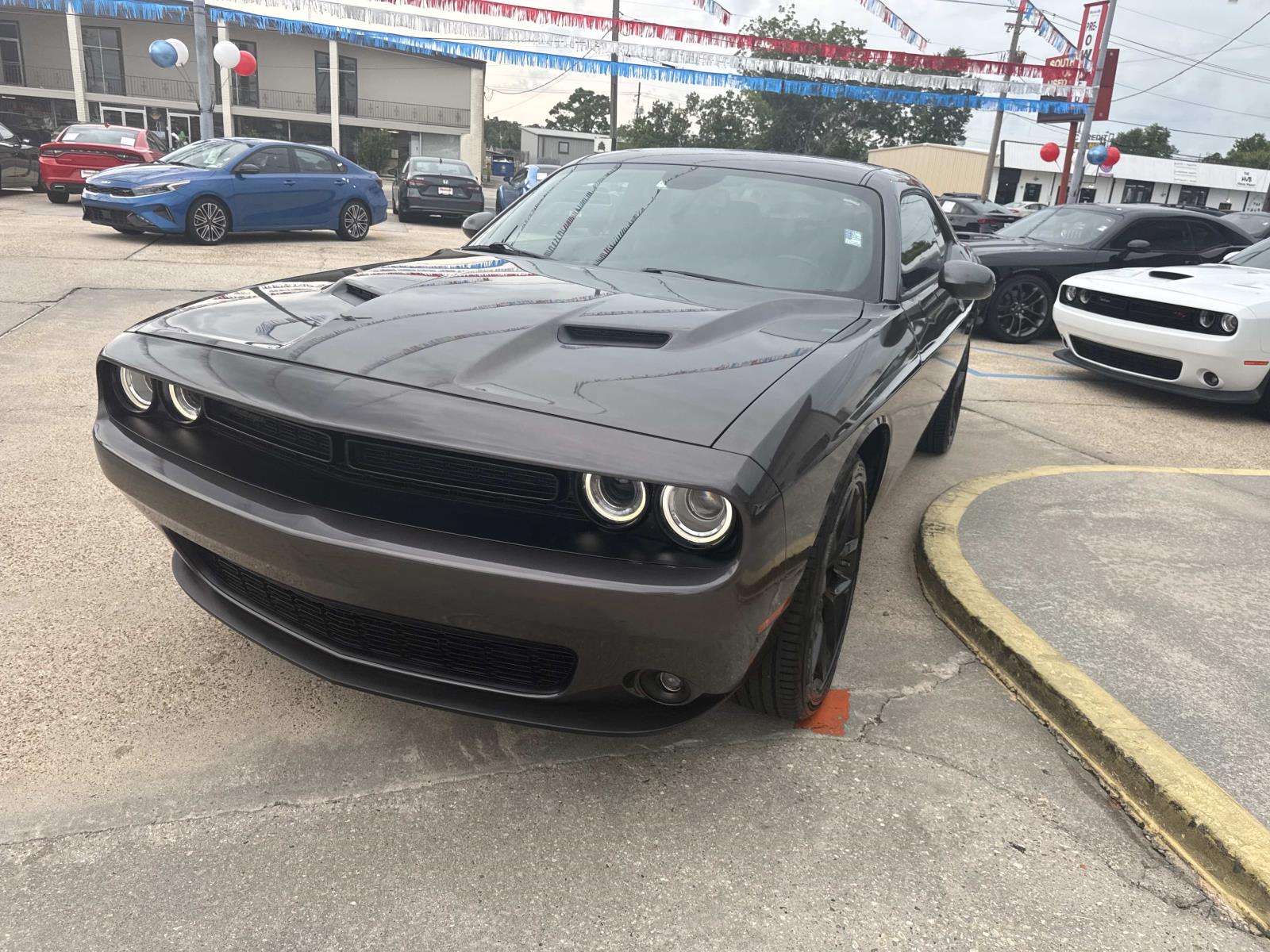 2022 Dodge Challenger SXT photo 3