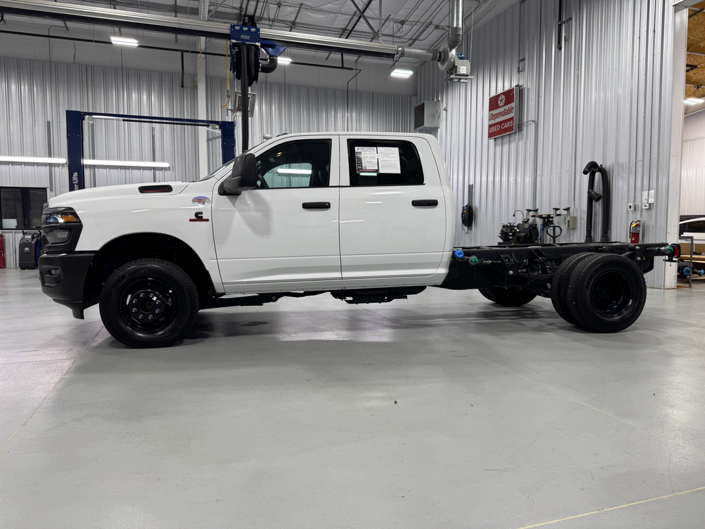 2025 Ram 3500 Tradesman photo 2