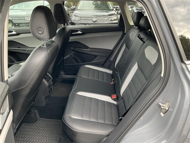 2022 Volkswagen Taos SEL photo 9