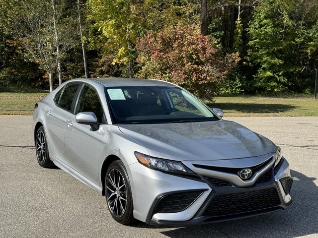 2024 Toyota Camry SE photo 3