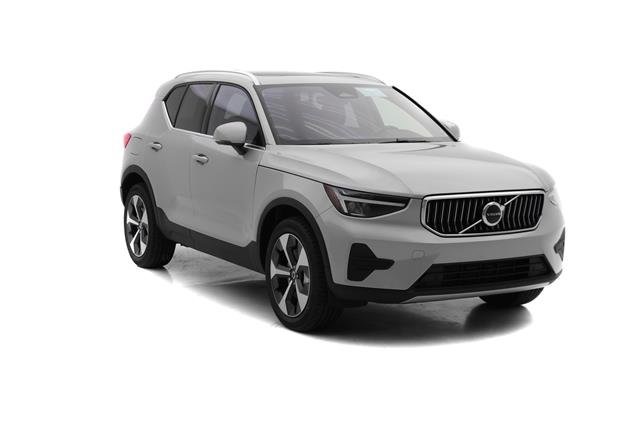 2025 Volvo XC40 Core photo 2