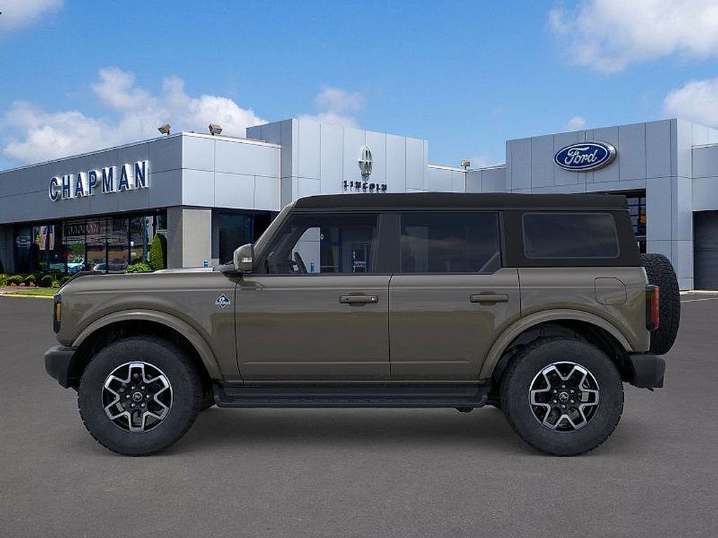 2025 Ford Bronco Outer Banks photo 2
