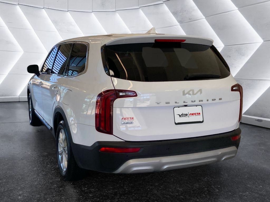 2022 Kia Telluride LX photo 3