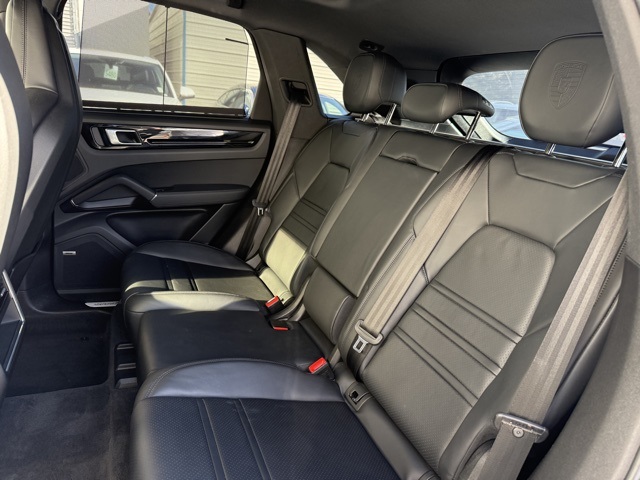 2023 Porsche Cayenne Base photo 22