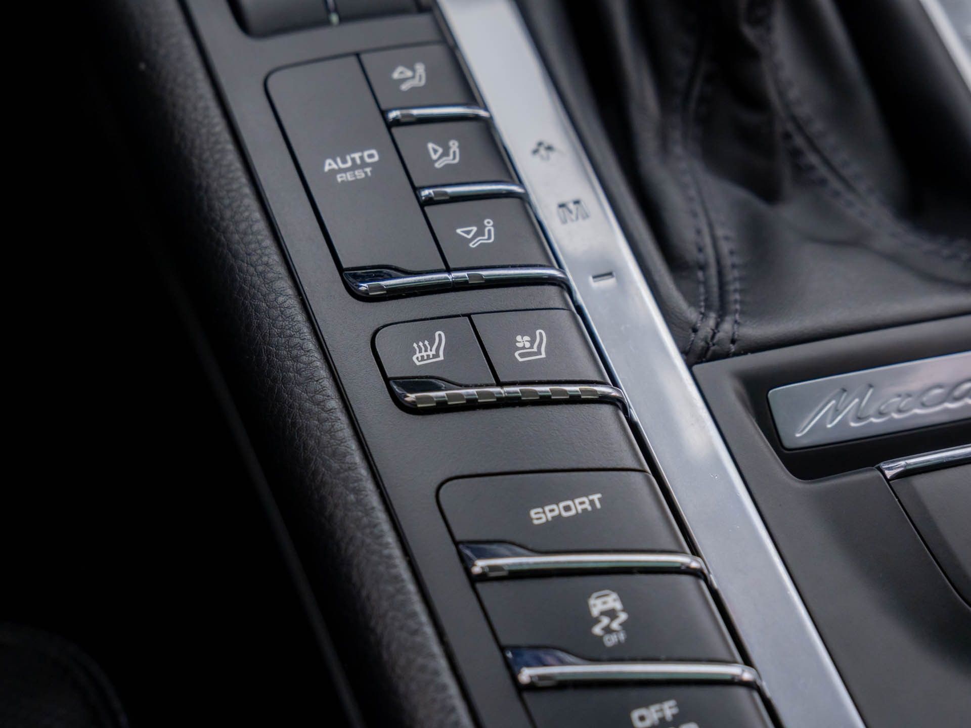 2021 Porsche Macan Base photo 26